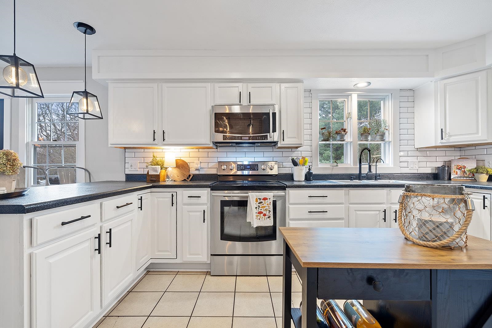 Belvidere, Illinois 61008, United States, 3 Bedrooms Bedrooms, ,3 BathroomsBathrooms,Residential,Pending,64279