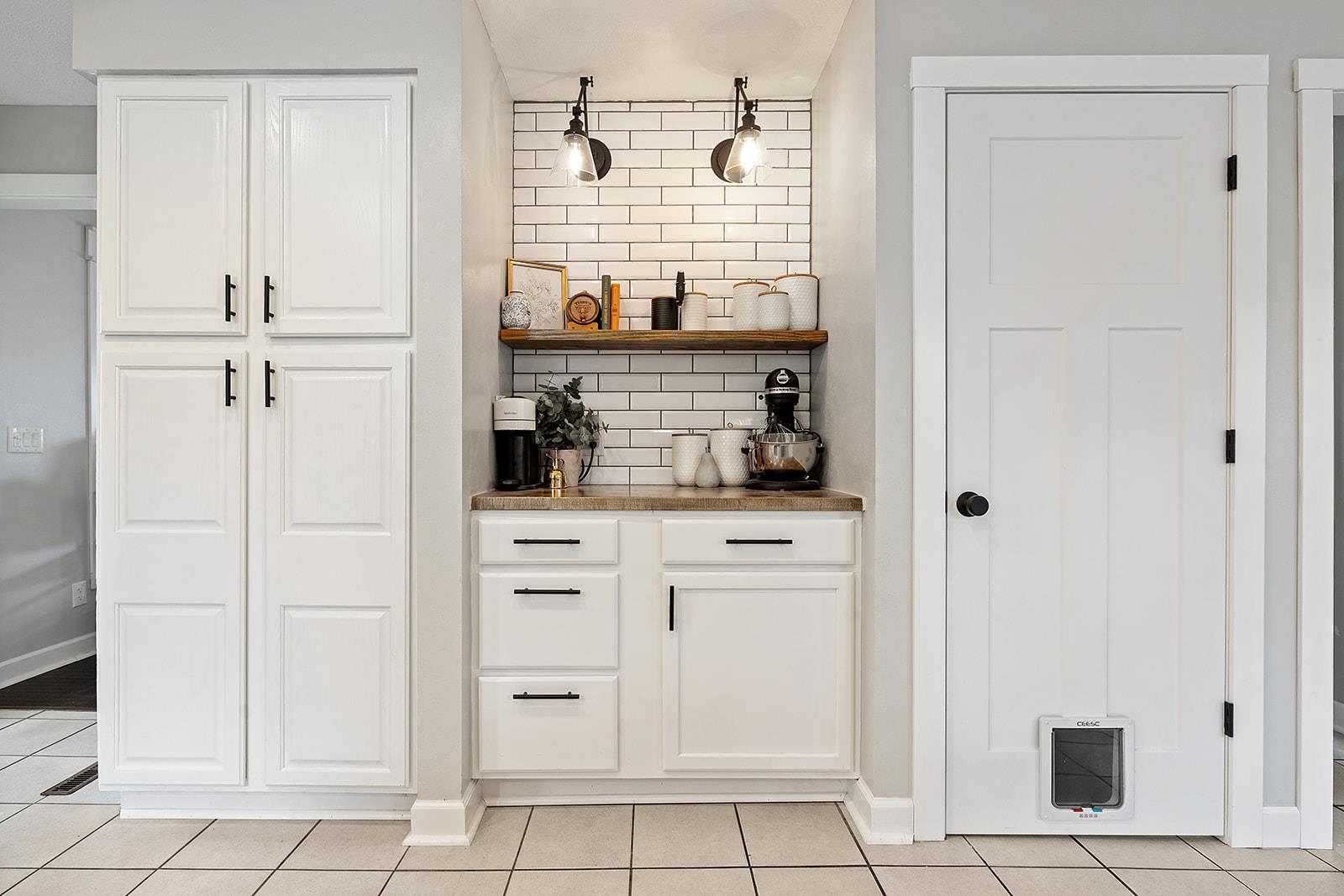 Belvidere, Illinois 61008, United States, 3 Bedrooms Bedrooms, ,3 BathroomsBathrooms,Residential,Pending,64279