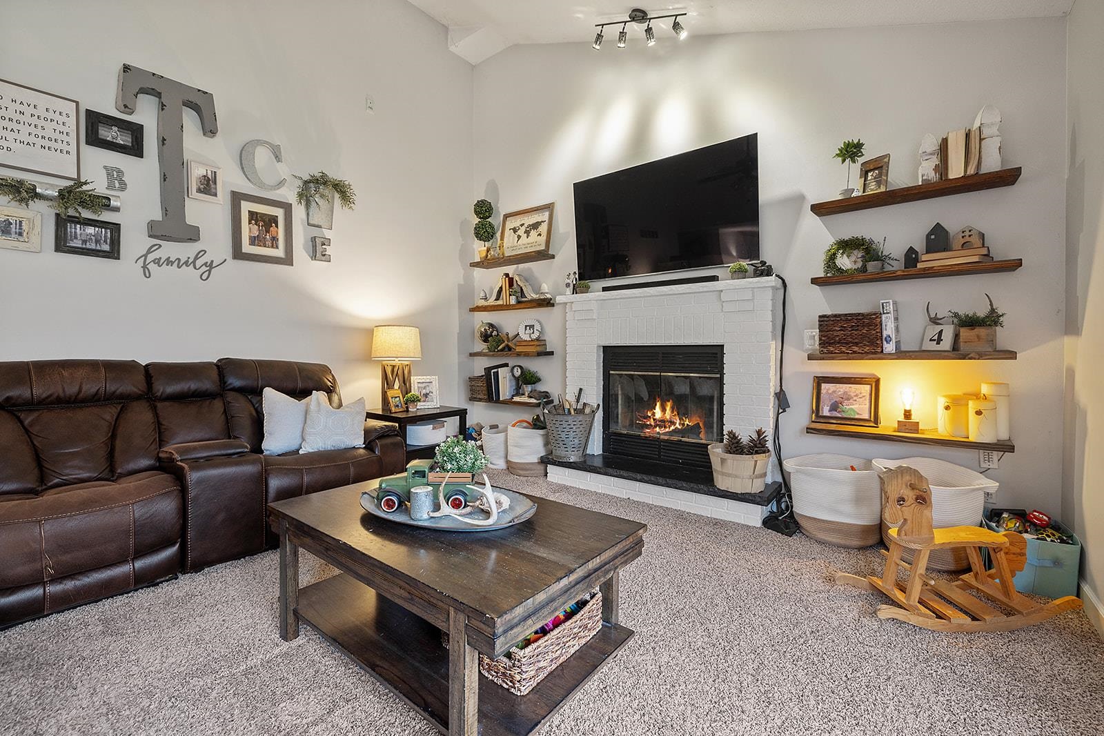 Belvidere, Illinois 61008, United States, 3 Bedrooms Bedrooms, ,3 BathroomsBathrooms,Residential,Pending,64279