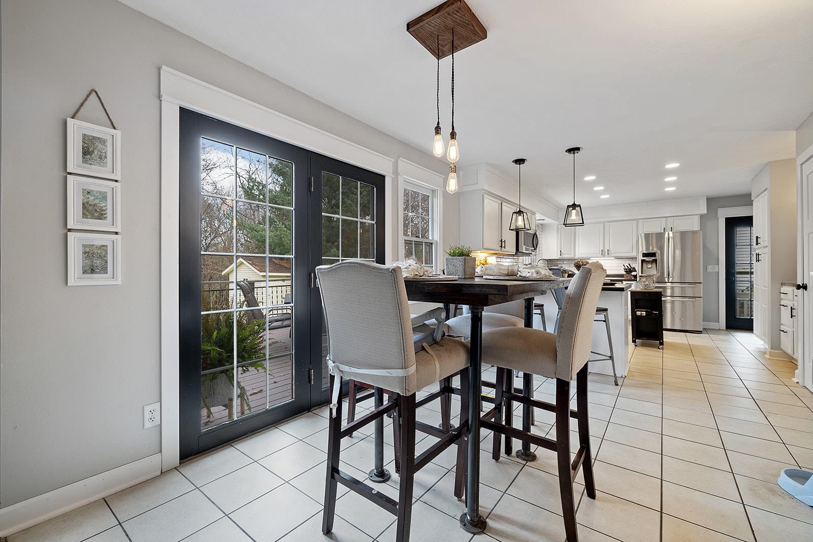 Belvidere, Illinois 61008, United States, 3 Bedrooms Bedrooms, ,3 BathroomsBathrooms,Residential,Pending,64279