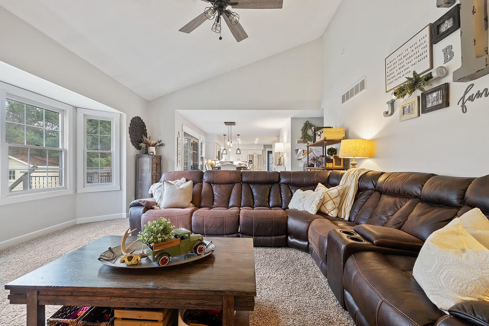 Belvidere, Illinois 61008, United States, 3 Bedrooms Bedrooms, ,3 BathroomsBathrooms,Residential,Pending,64279