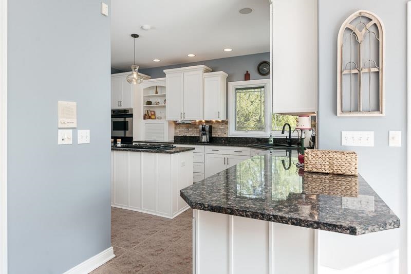 Belvidere, Illinois 61008, United States, 4 Bedrooms Bedrooms, ,4 BathroomsBathrooms,Residential,Pending,59519