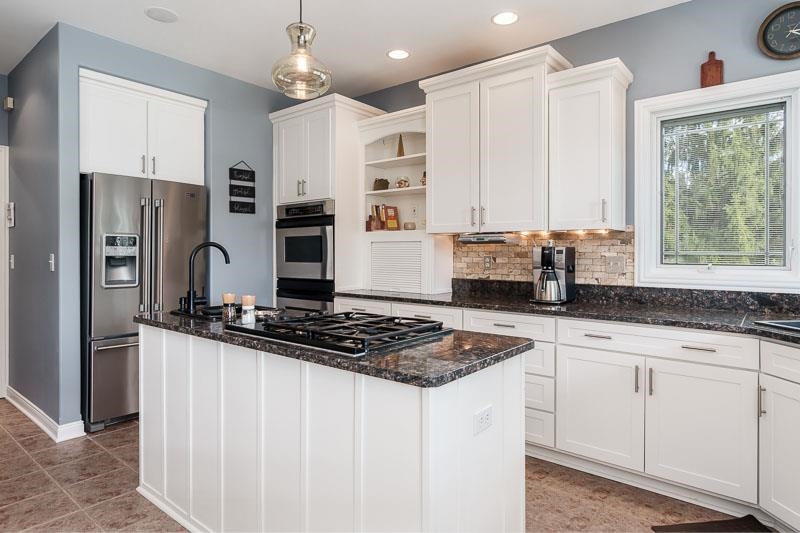 Belvidere, Illinois 61008, United States, 4 Bedrooms Bedrooms, ,4 BathroomsBathrooms,Residential,Pending,59519