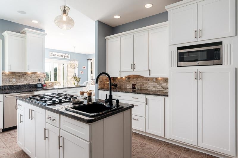 Belvidere, Illinois 61008, United States, 4 Bedrooms Bedrooms, ,4 BathroomsBathrooms,Residential,Pending,59519