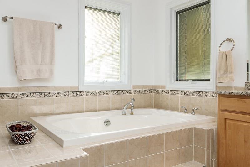 Belvidere, Illinois 61008, United States, 4 Bedrooms Bedrooms, ,4 BathroomsBathrooms,Residential,Pending,59519