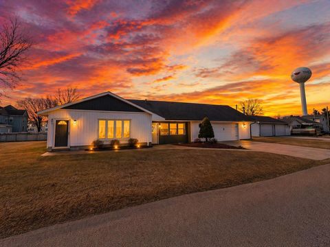 Homes For Sale - 803 North Street<br/> THOMSON, IL 61285