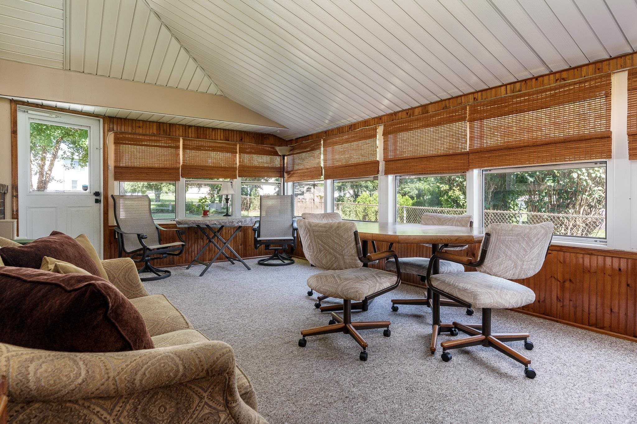 Rockford, Illinois 61101, United States, 4 Bedrooms Bedrooms, ,3 BathroomsBathrooms,Residential,Active,197644