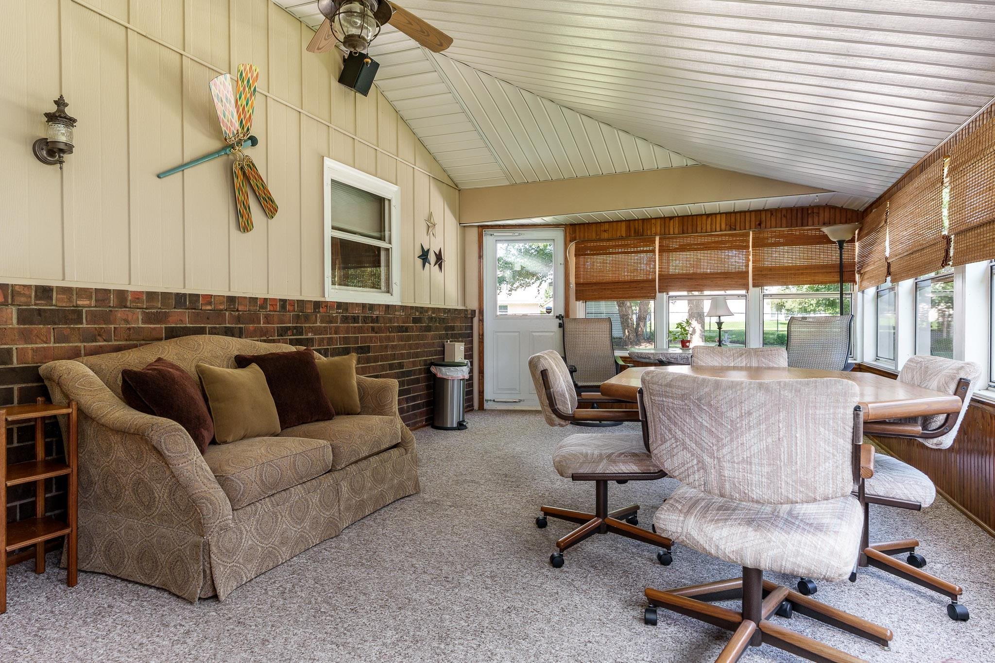 Rockford, Illinois 61101, United States, 4 Bedrooms Bedrooms, ,3 BathroomsBathrooms,Residential,Active,197644