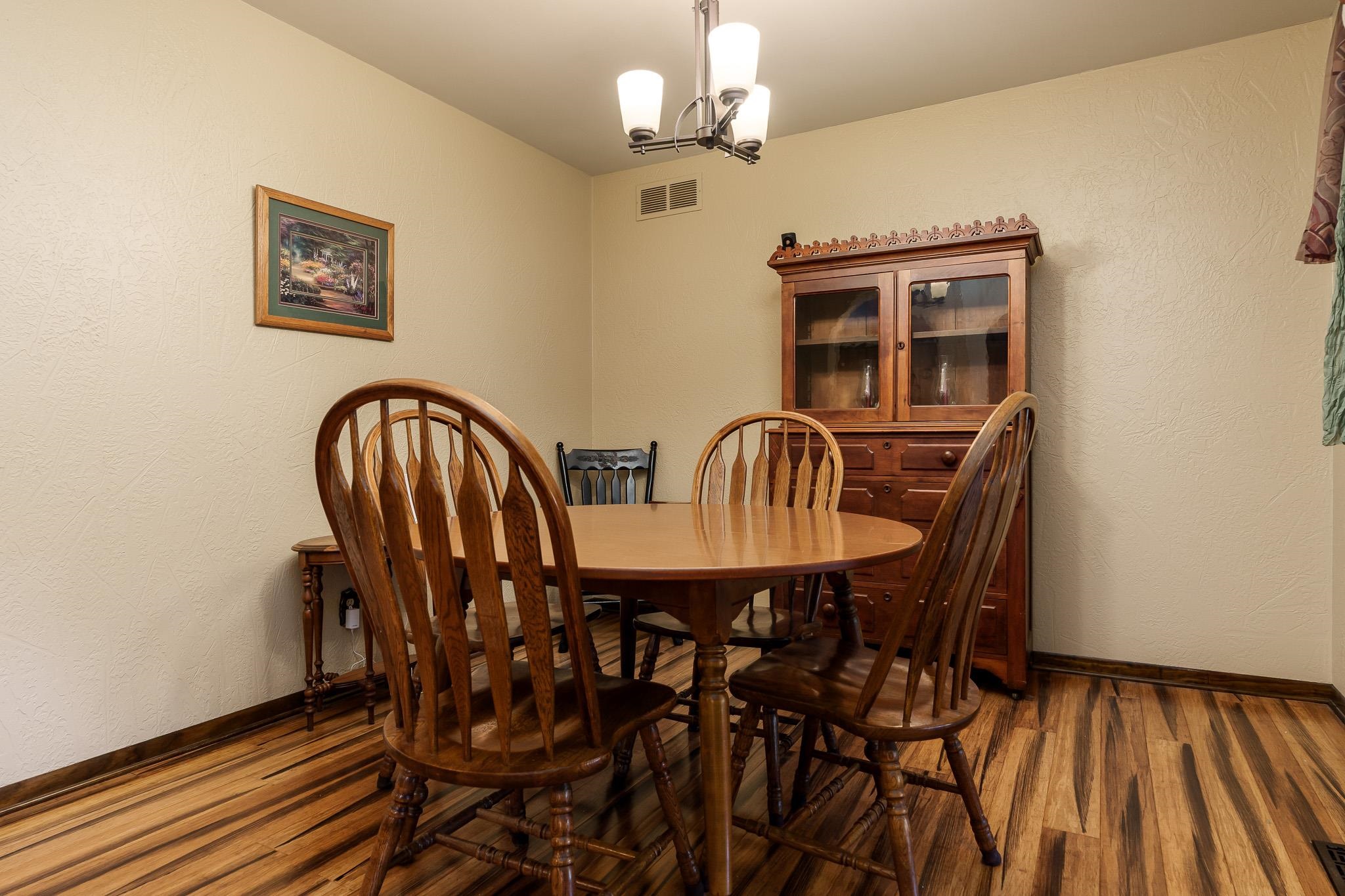 Rockford, Illinois 61101, United States, 4 Bedrooms Bedrooms, ,3 BathroomsBathrooms,Residential,Active,197644