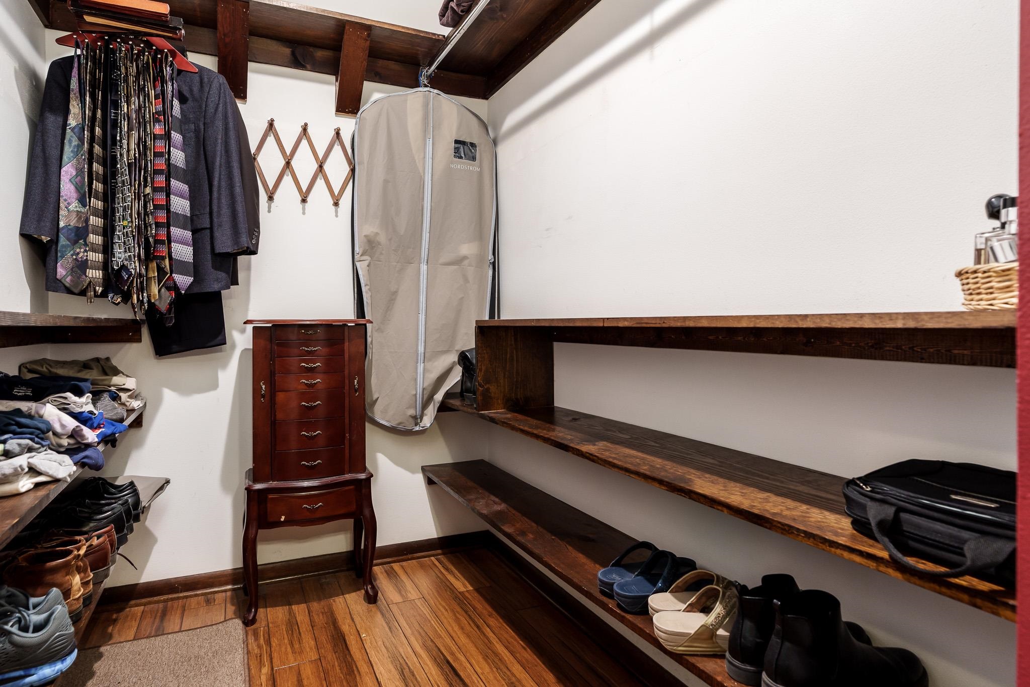 Rockford, Illinois 61101, United States, 4 Bedrooms Bedrooms, ,3 BathroomsBathrooms,Residential,Active,197644