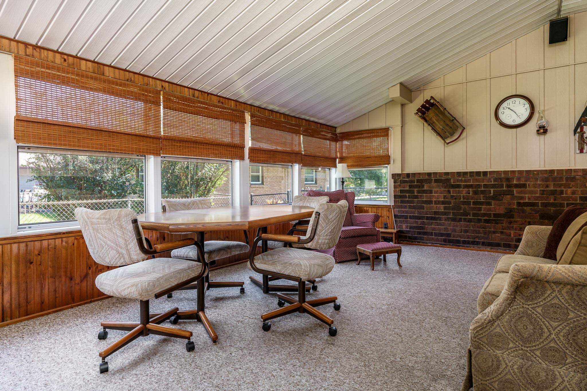 Rockford, Illinois 61101, United States, 4 Bedrooms Bedrooms, ,3 BathroomsBathrooms,Residential,Active,197644