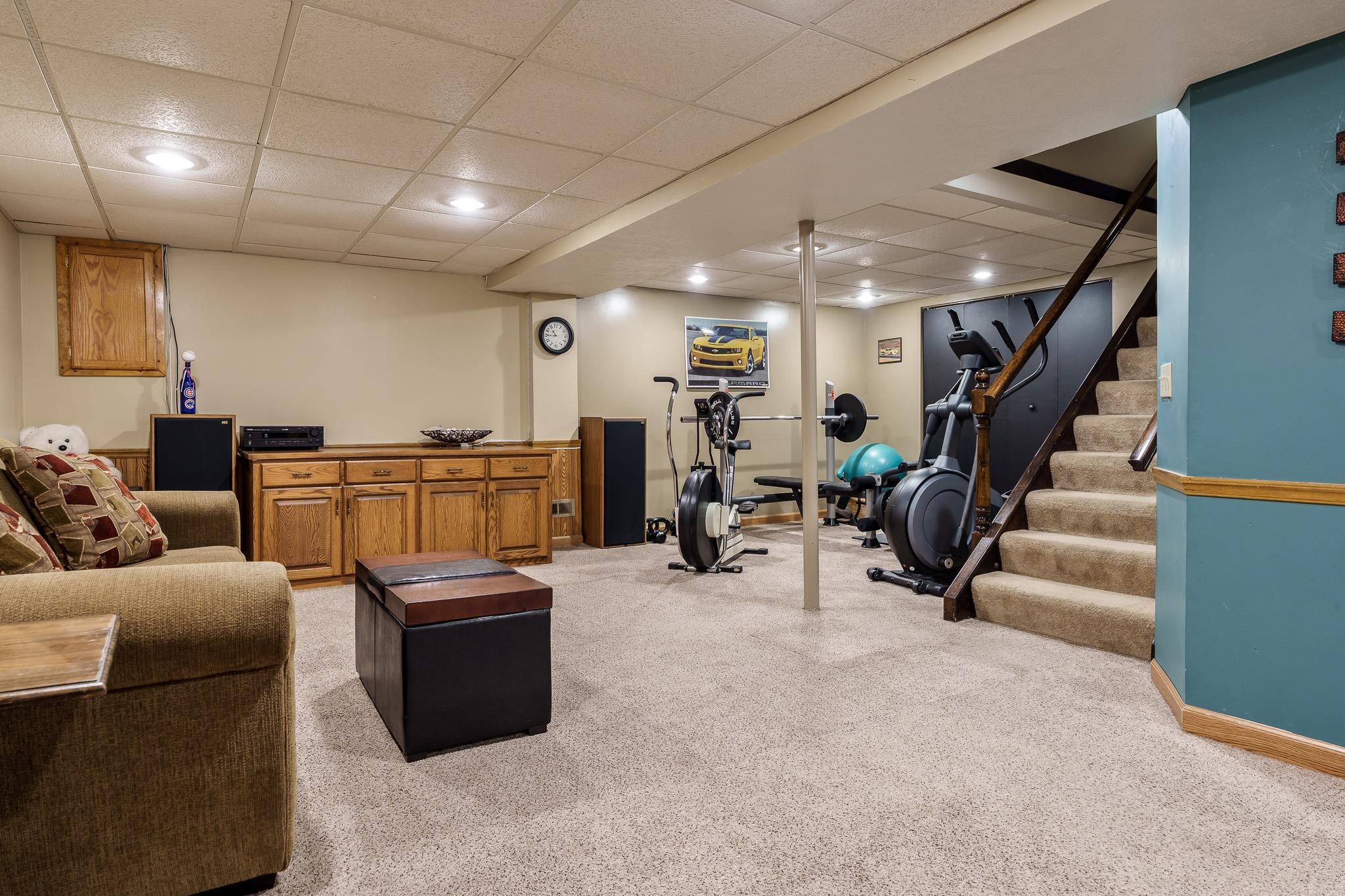 Rockford, Illinois 61101, United States, 4 Bedrooms Bedrooms, ,3 BathroomsBathrooms,Residential,Active,197644