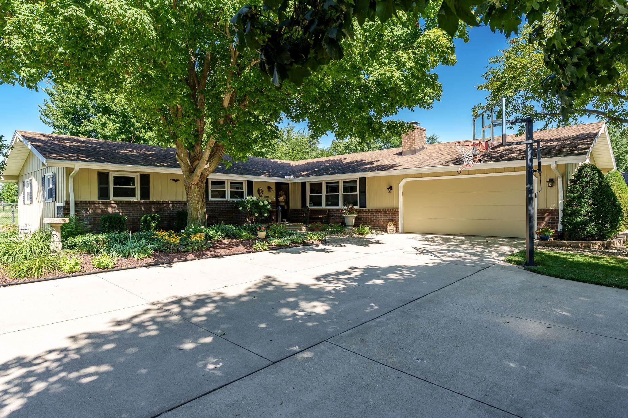 Rockford, Illinois 61101, United States, 4 Bedrooms Bedrooms, ,3 BathroomsBathrooms,Residential,Active,197644