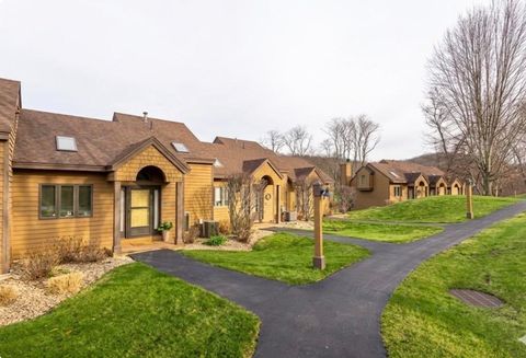 Townhouse For Sale - 7 Creekwood<br/> GALENA, IL 61036