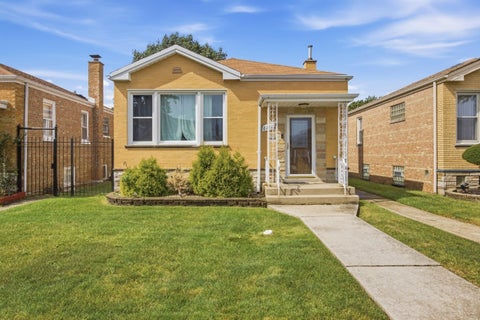 Homes For Sale - 8222 S Albany Avenue<br/> CHICAGO, IL 60652