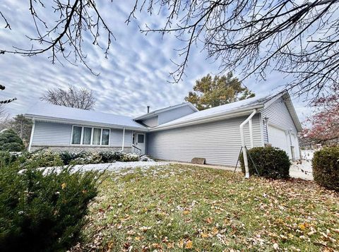 Homes For Sale - 5927 Linden Road<br/> Winnebago County, ROCKFORD, IL 61108