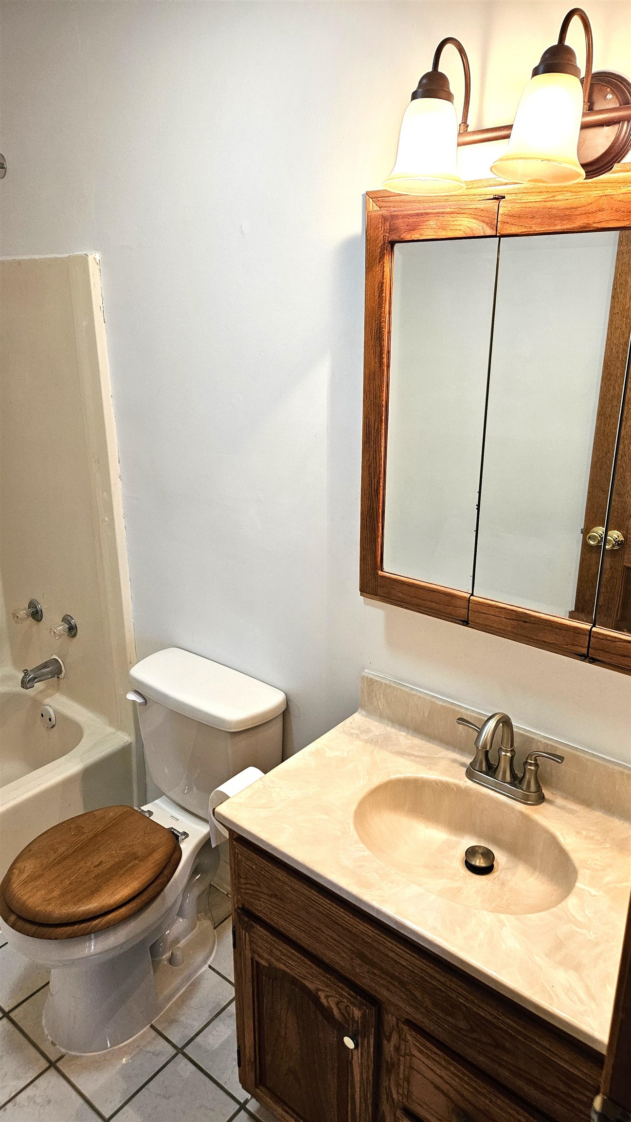 Kingston, Illinois 60145, United States, 3 Bedrooms Bedrooms, ,1 BathroomBathrooms,Residential,Pending,20585