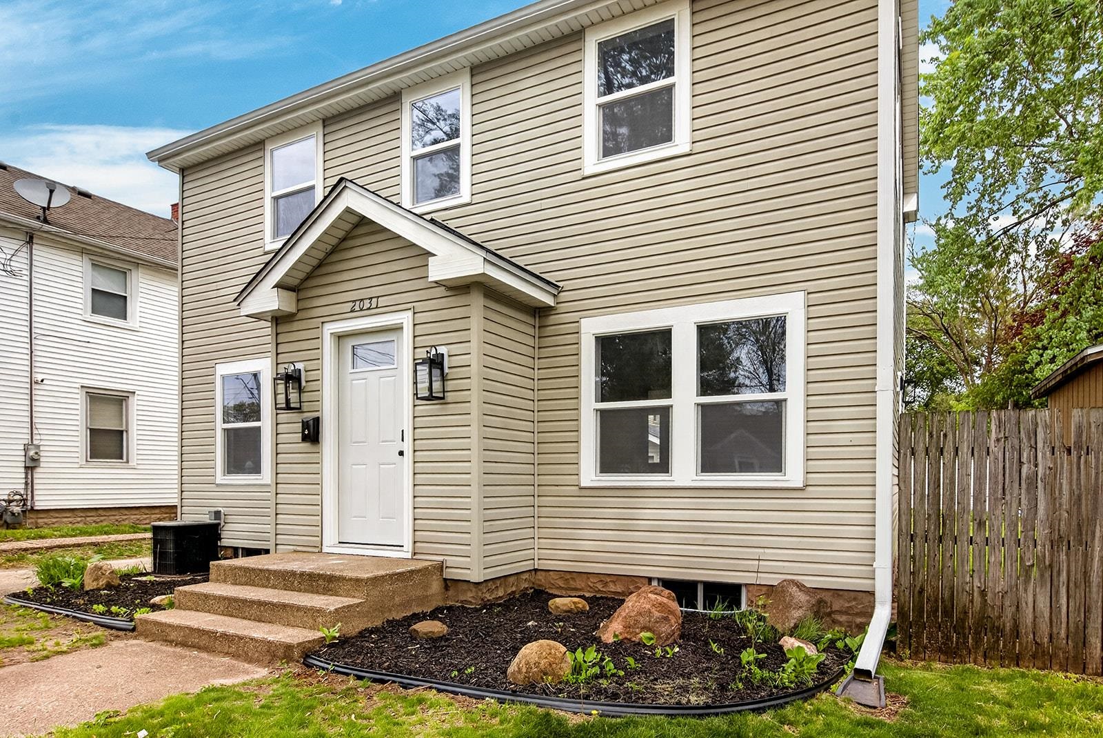 2031 Ridge Avenue - Photo 2