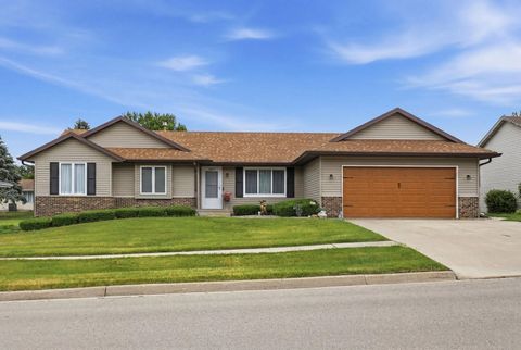 Homes For Sale - 2217 Farmdale Lane<br/> FREEPORT, IL 61032