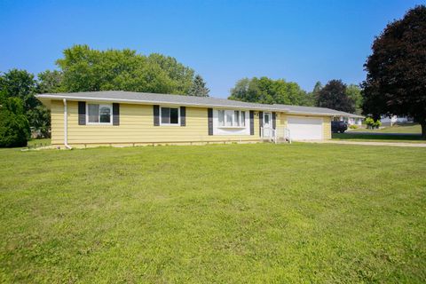 Homes For Sale - 2026 Eagle Drive<br/> FREEPORT, IL 61032