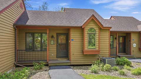 Townhouse For Sale - 17 Oak Glen Drive<br/> GALENA, IL 61036