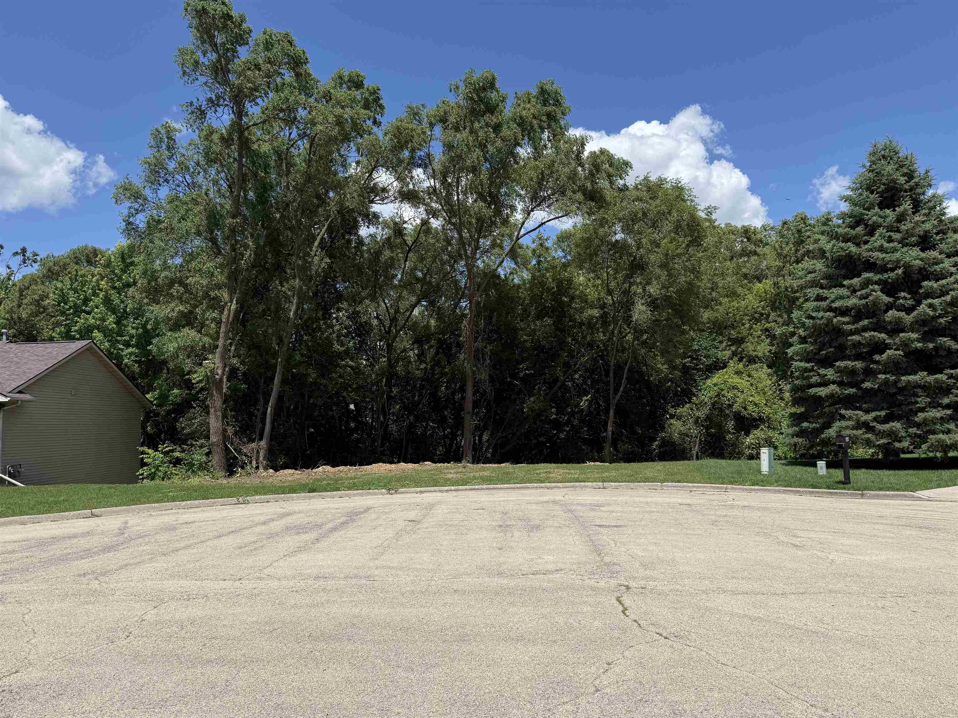 Photo 1 of 2 — 6642 Wellingham Circle, ROCKFORD, IL 61108