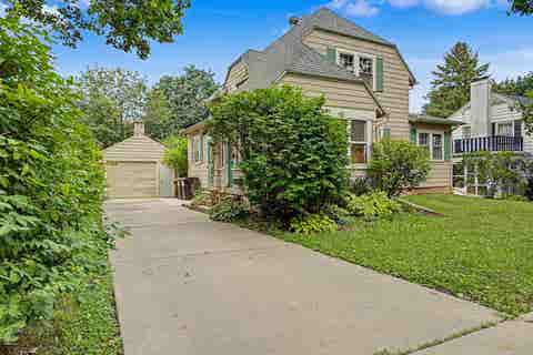 Homes For Sale - 1540 W Logan Street<br/> FREEPORT, IL 61032