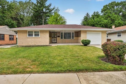 Homes For Sale - 404 Fairview Boulevard<br/> ROCKFORD, IL 61107