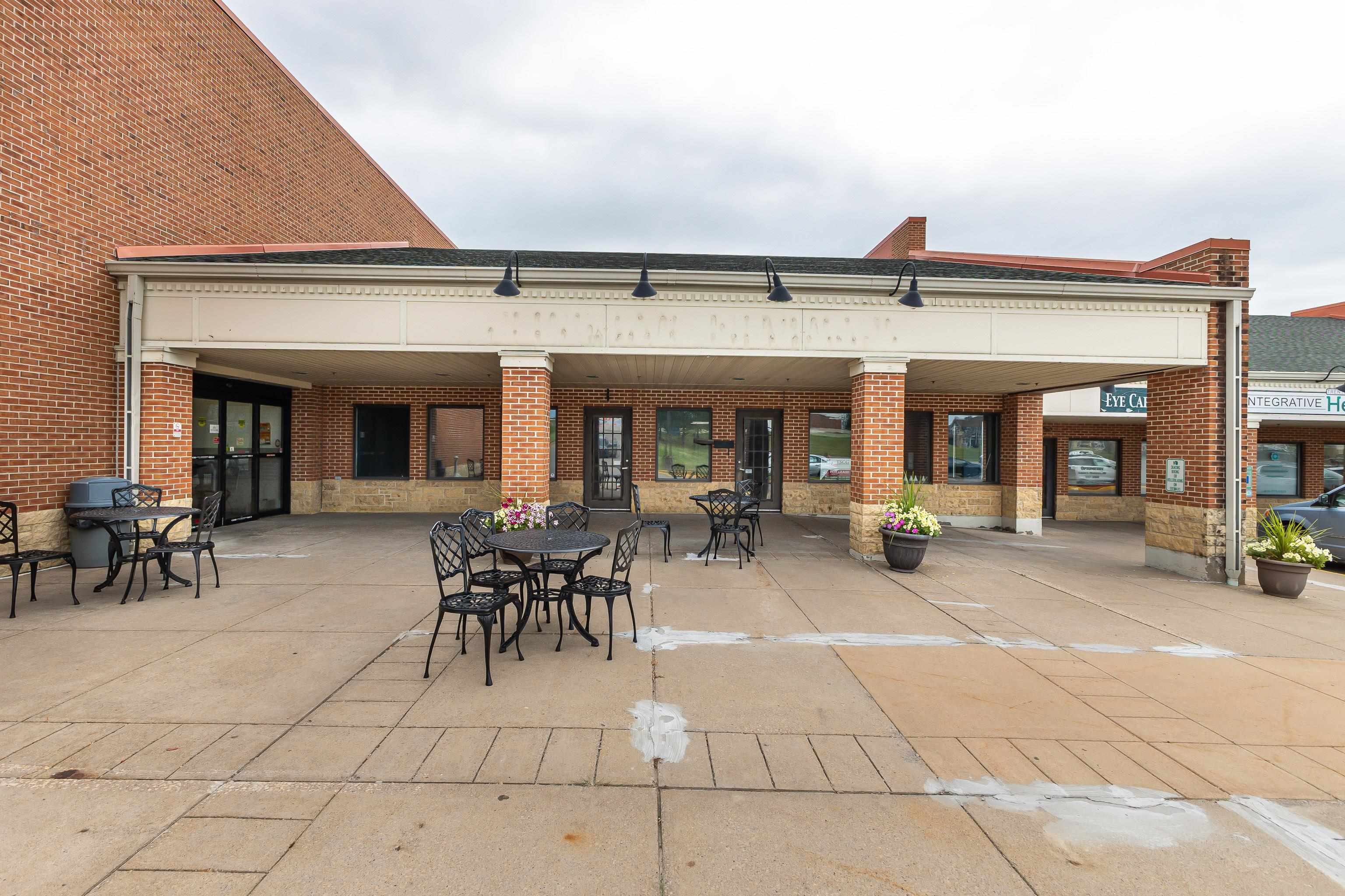 Photo 1 of 11 — 995 Galena Square Drive, GALENA, IL 61036