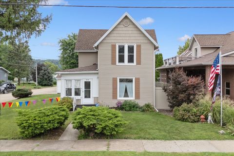 Homes For Sale - 616 Elk Street<br/> Jackson County, SABULA, IA 52070