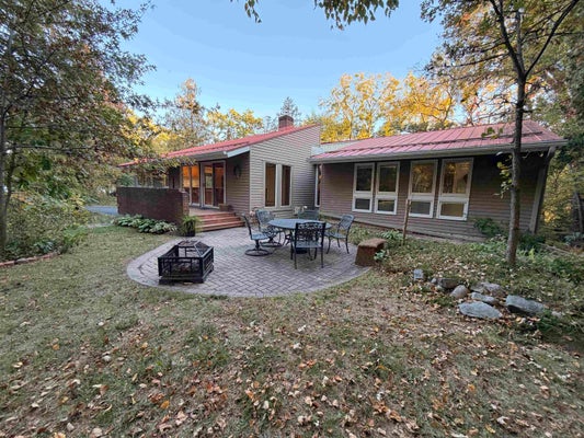 1545 W DEMETER DR, FREEPORT, IL 61032 - Image ef611c84800f83dc2e024de3af3a300e/1869793100