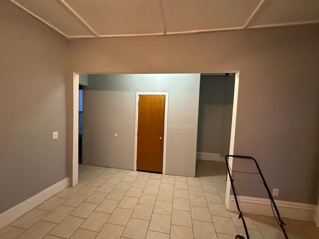 Rockford, Illinois 61102, United States, 5 Bedrooms Bedrooms, ,2 BathroomsBathrooms,Residential,Pending,11543