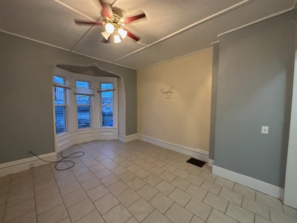 Rockford, Illinois 61102, United States, 5 Bedrooms Bedrooms, ,2 BathroomsBathrooms,Residential,Pending,11543