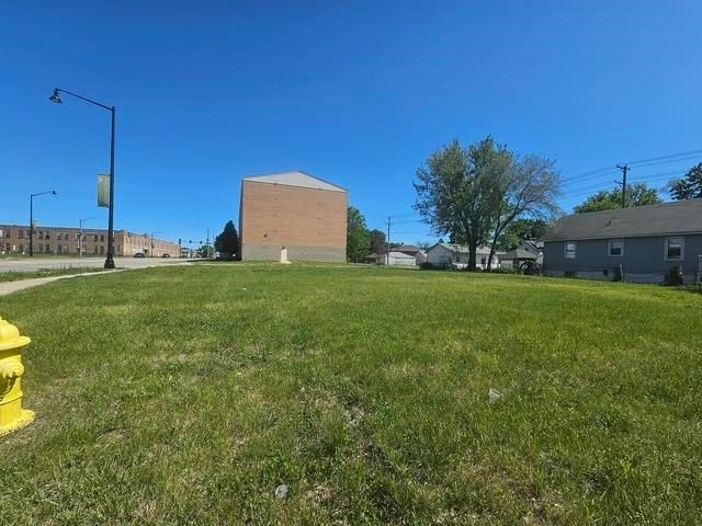 2134 Kishwaukee Street