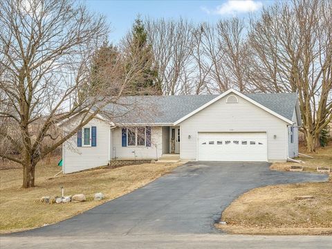 Homes For Sale - 1101 Drexel Road<br/> LAKE SUMMERSET, IL 61019