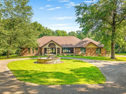 2856 W FOREST RD, FREEPORT, IL 61032 - Image f74a9ac1aca13ac72d6cd7aeede39d48/3768303335