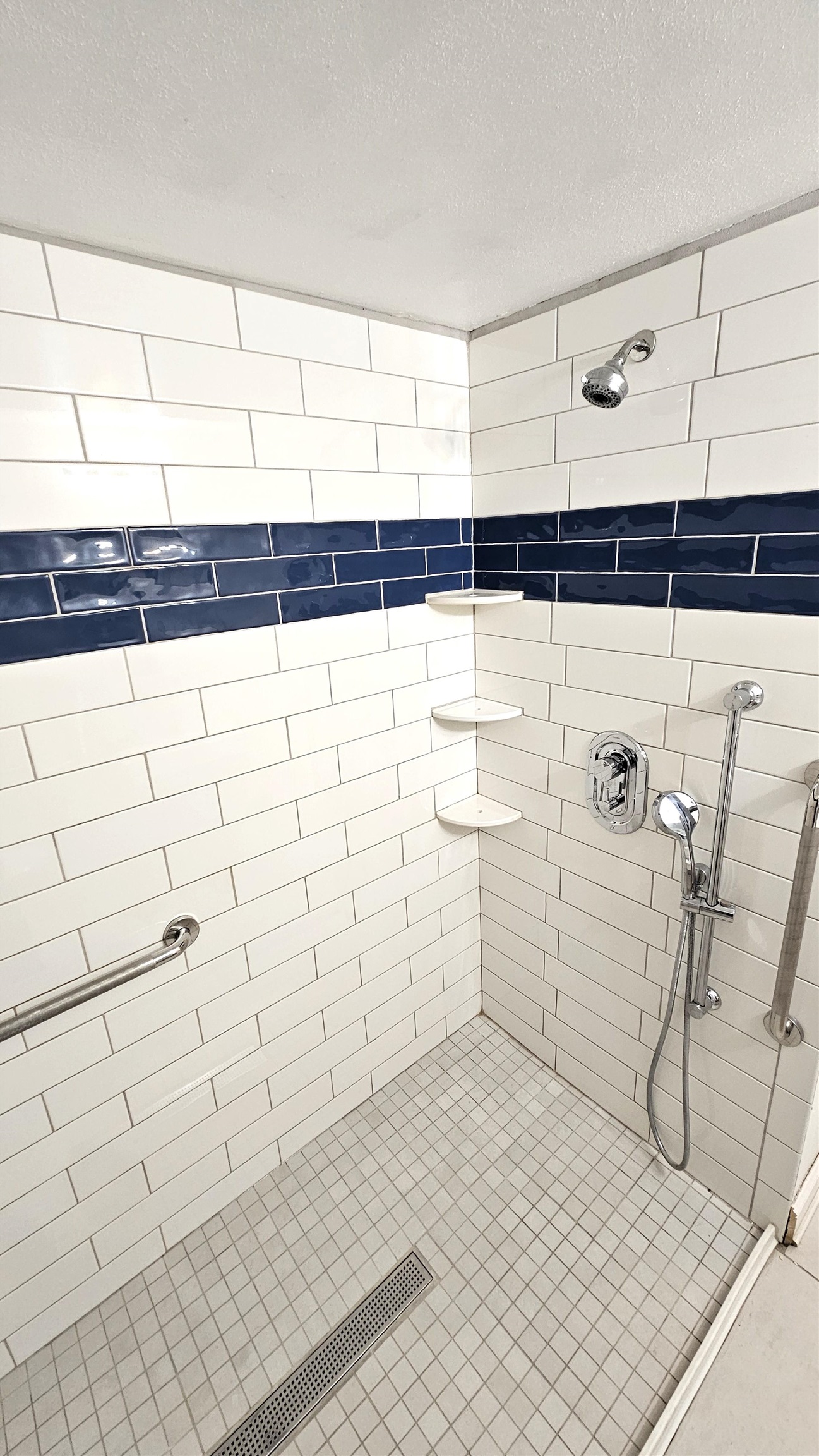 Rockford, Illinois 61102, United States, 5 Bedrooms Bedrooms, ,2 BathroomsBathrooms,Residential,Pending,11637