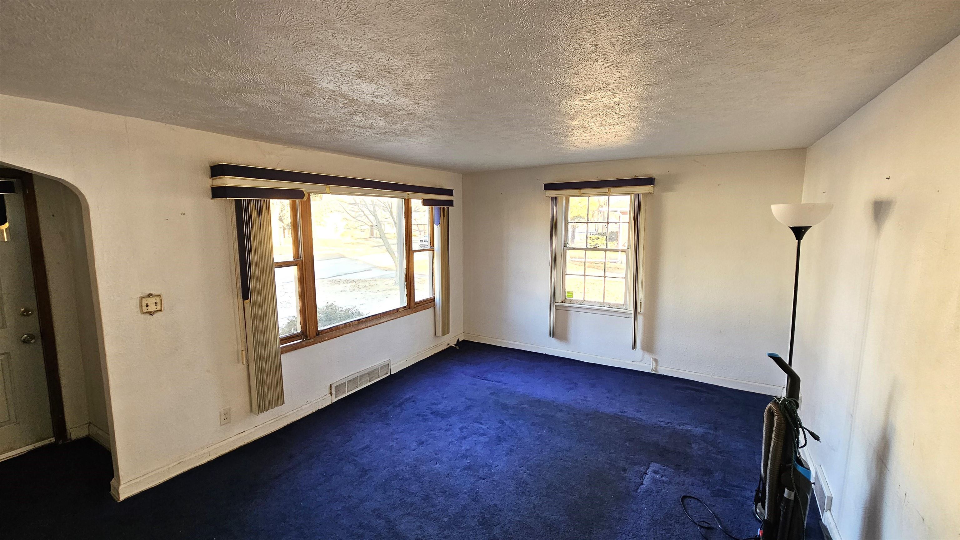 Rockford, Illinois 61102, United States, 5 Bedrooms Bedrooms, ,2 BathroomsBathrooms,Residential,Pending,11637