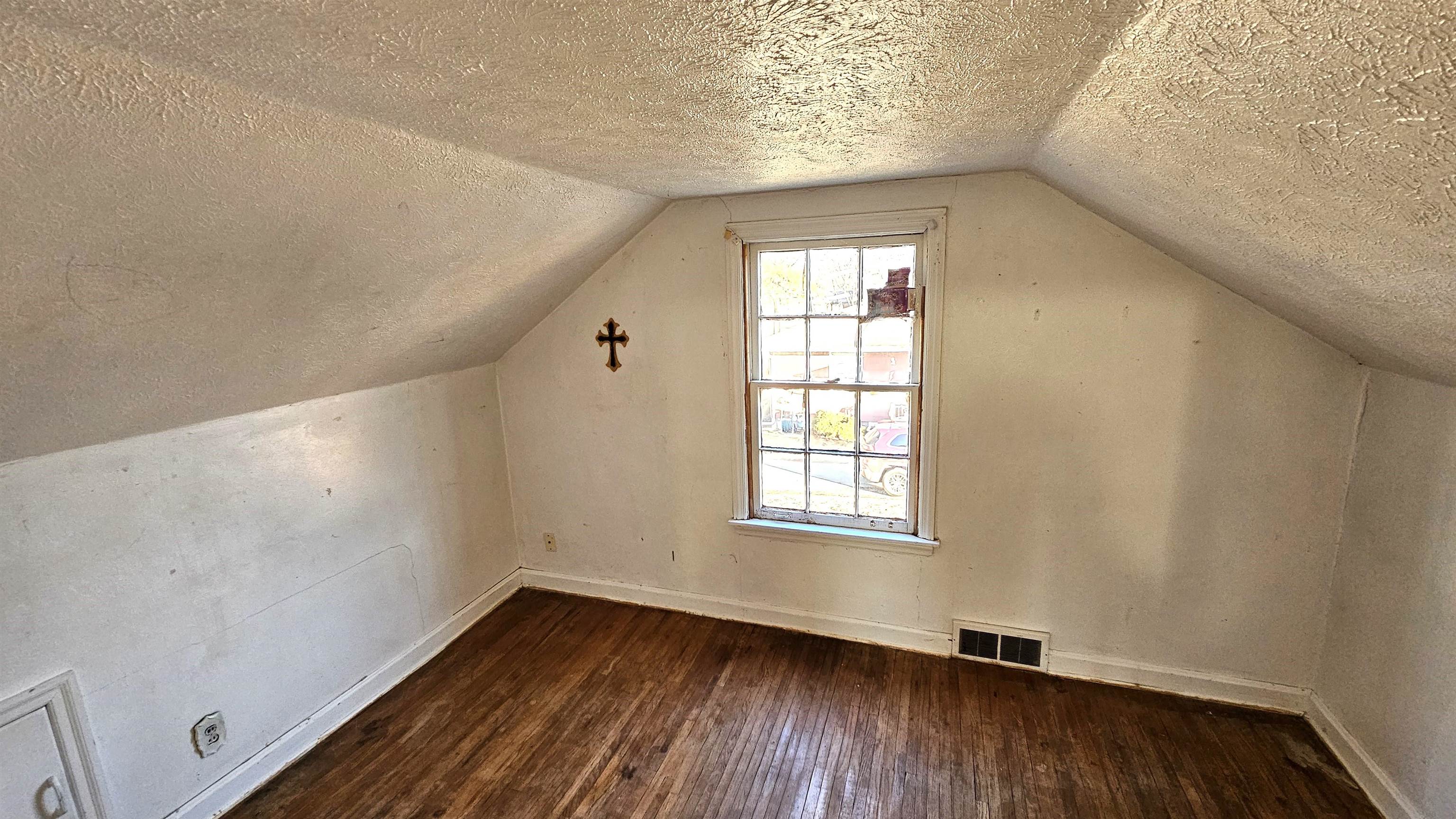 Rockford, Illinois 61102, United States, 5 Bedrooms Bedrooms, ,2 BathroomsBathrooms,Residential,Pending,11637