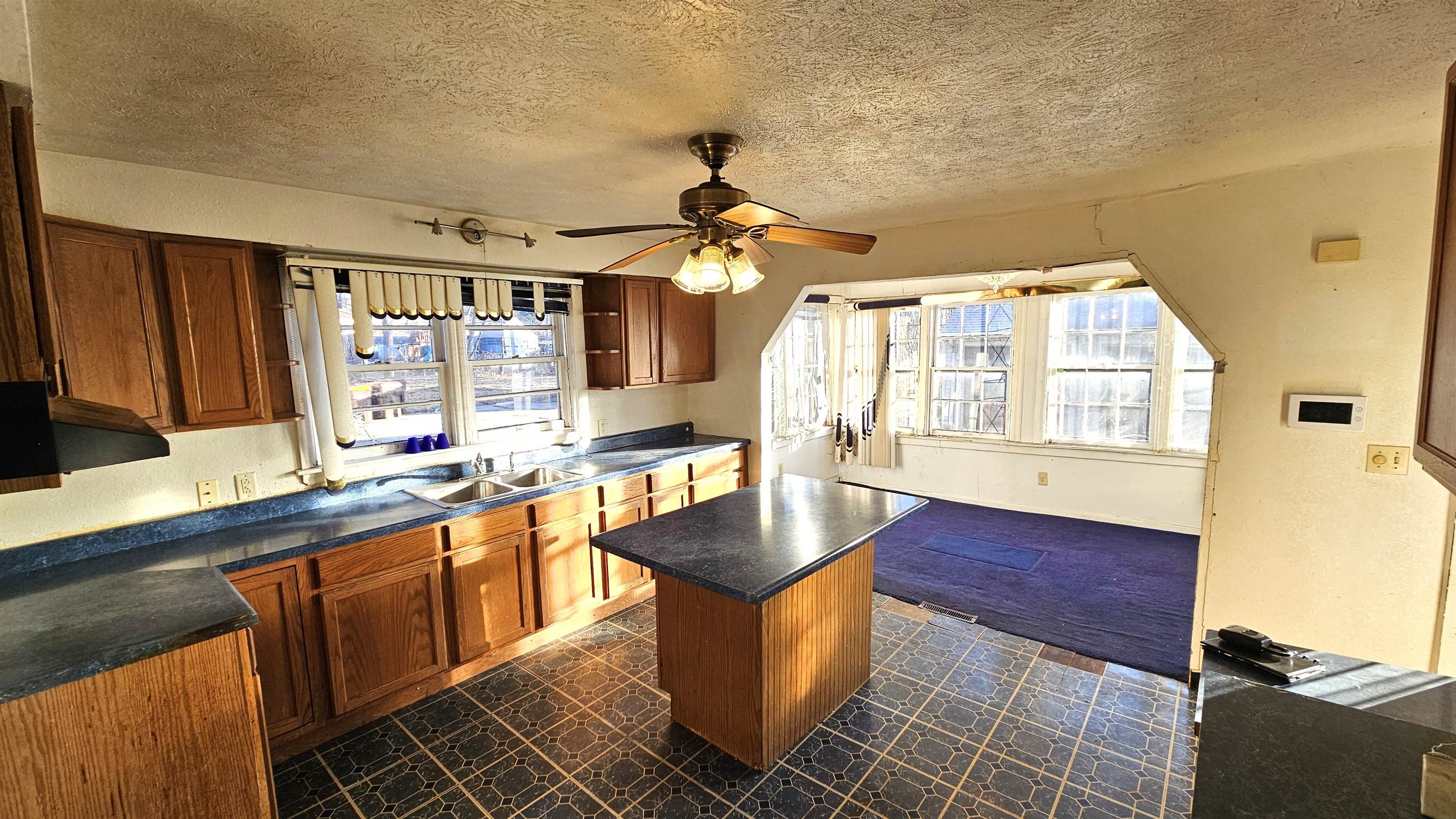 Rockford, Illinois 61102, United States, 5 Bedrooms Bedrooms, ,2 BathroomsBathrooms,Residential,Pending,11637