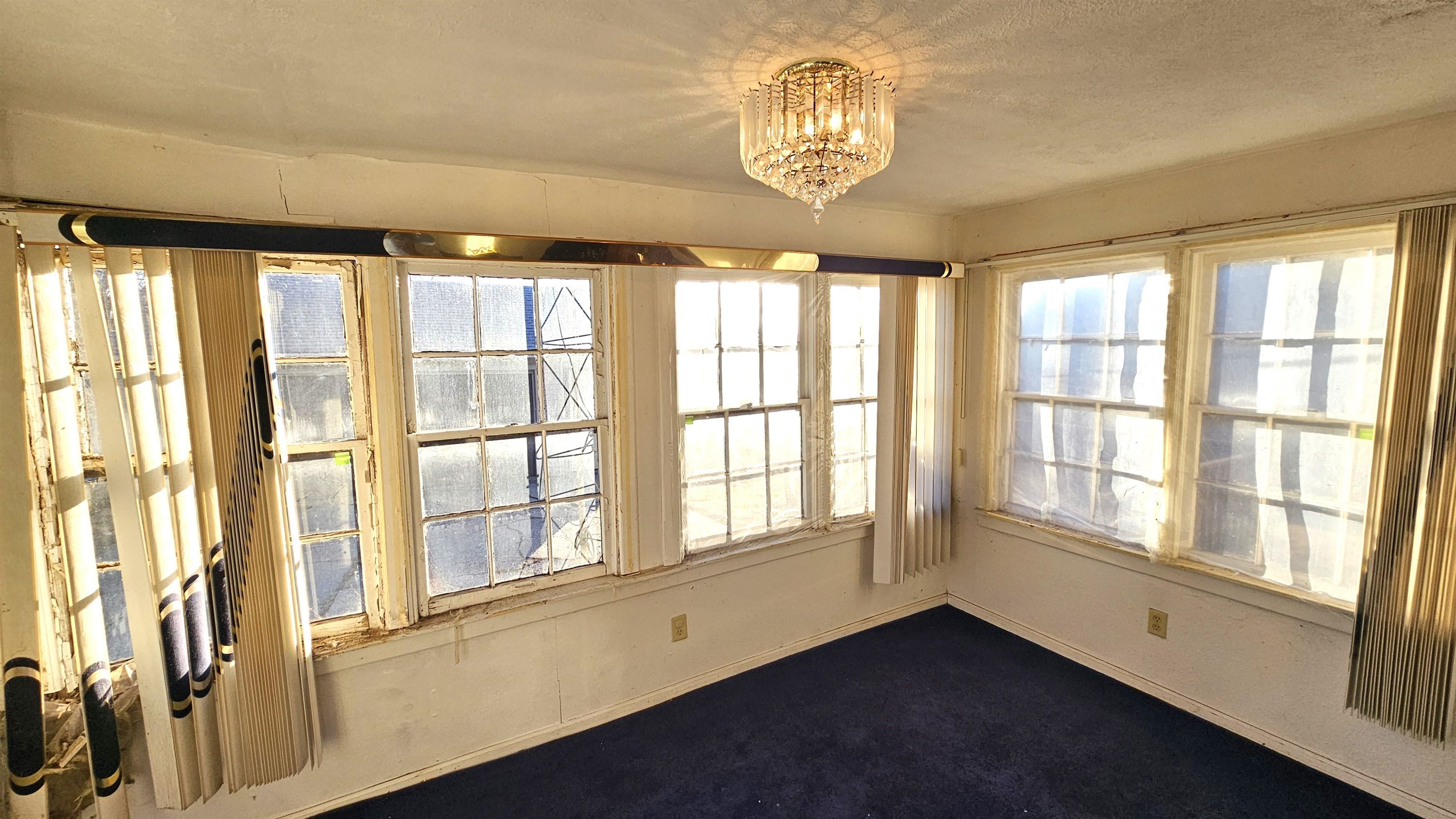 Rockford, Illinois 61102, United States, 5 Bedrooms Bedrooms, ,2 BathroomsBathrooms,Residential,Pending,11637