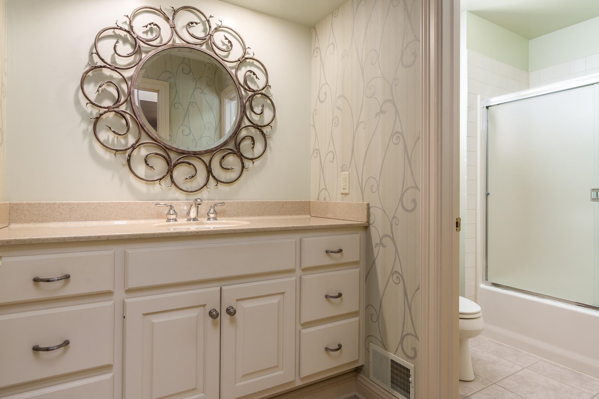 Rockford, Illinois 61114, United States, 4 Bedrooms Bedrooms, ,4 BathroomsBathrooms,Residential,Pending,45134