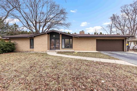 Homes For Sale - 1303 Campus Hill Drive<br/> ROCKFORD, IL 61103