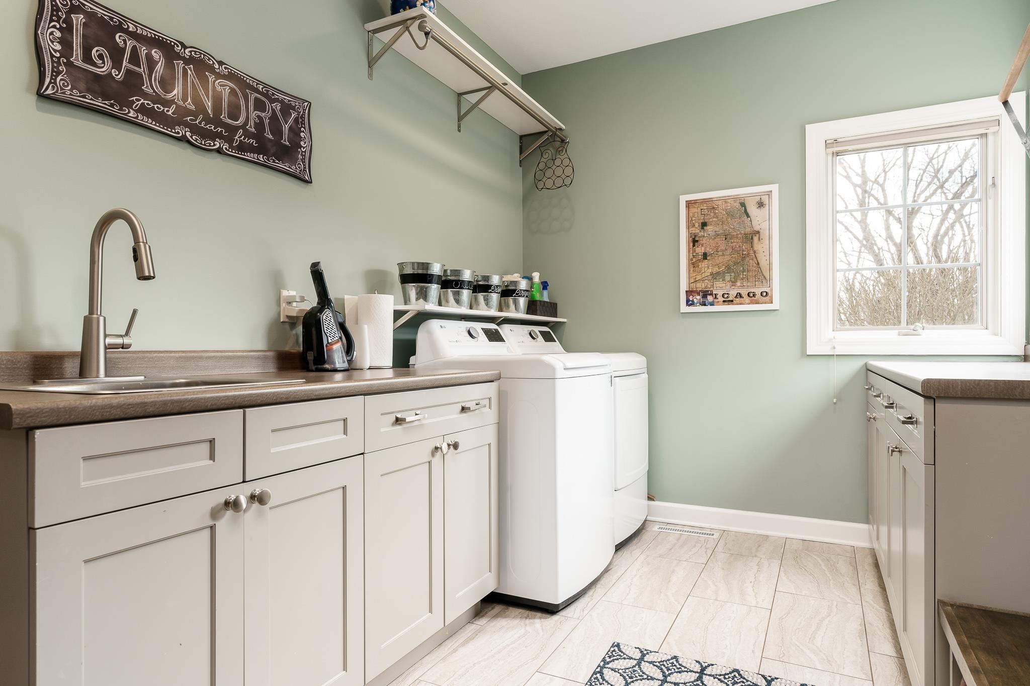 Belvidere, Illinois 61008, United States, 4 Bedrooms Bedrooms, ,4 BathroomsBathrooms,Residential,Pending,62337