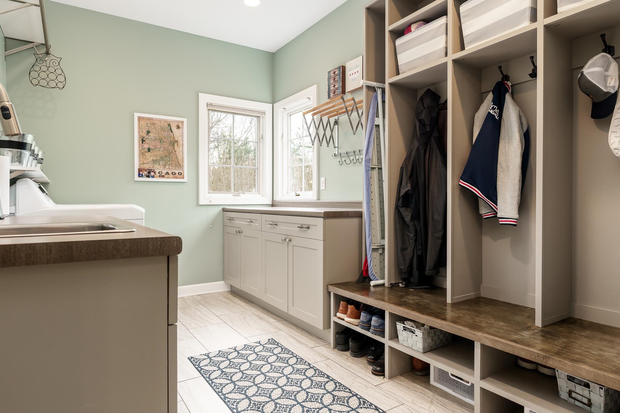 Belvidere, Illinois 61008, United States, 4 Bedrooms Bedrooms, ,4 BathroomsBathrooms,Residential,Pending,62337