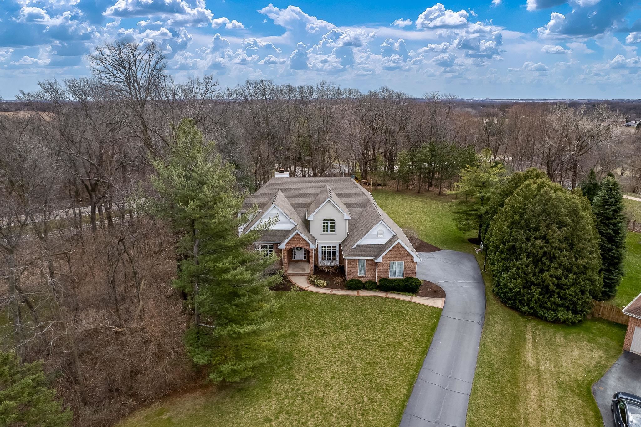 Belvidere, Illinois 61008, United States, 4 Bedrooms Bedrooms, ,4 BathroomsBathrooms,Residential,Pending,62337