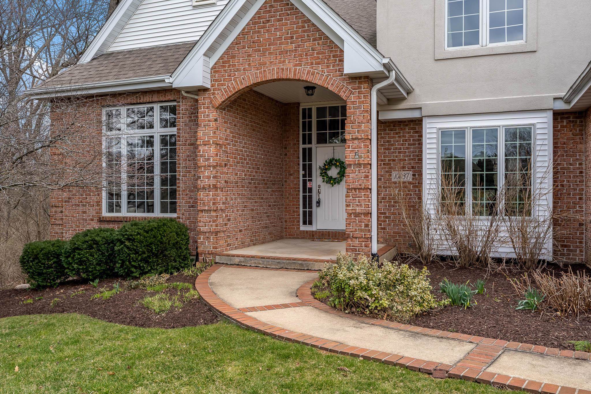 Belvidere, Illinois 61008, United States, 4 Bedrooms Bedrooms, ,4 BathroomsBathrooms,Residential,Pending,62337