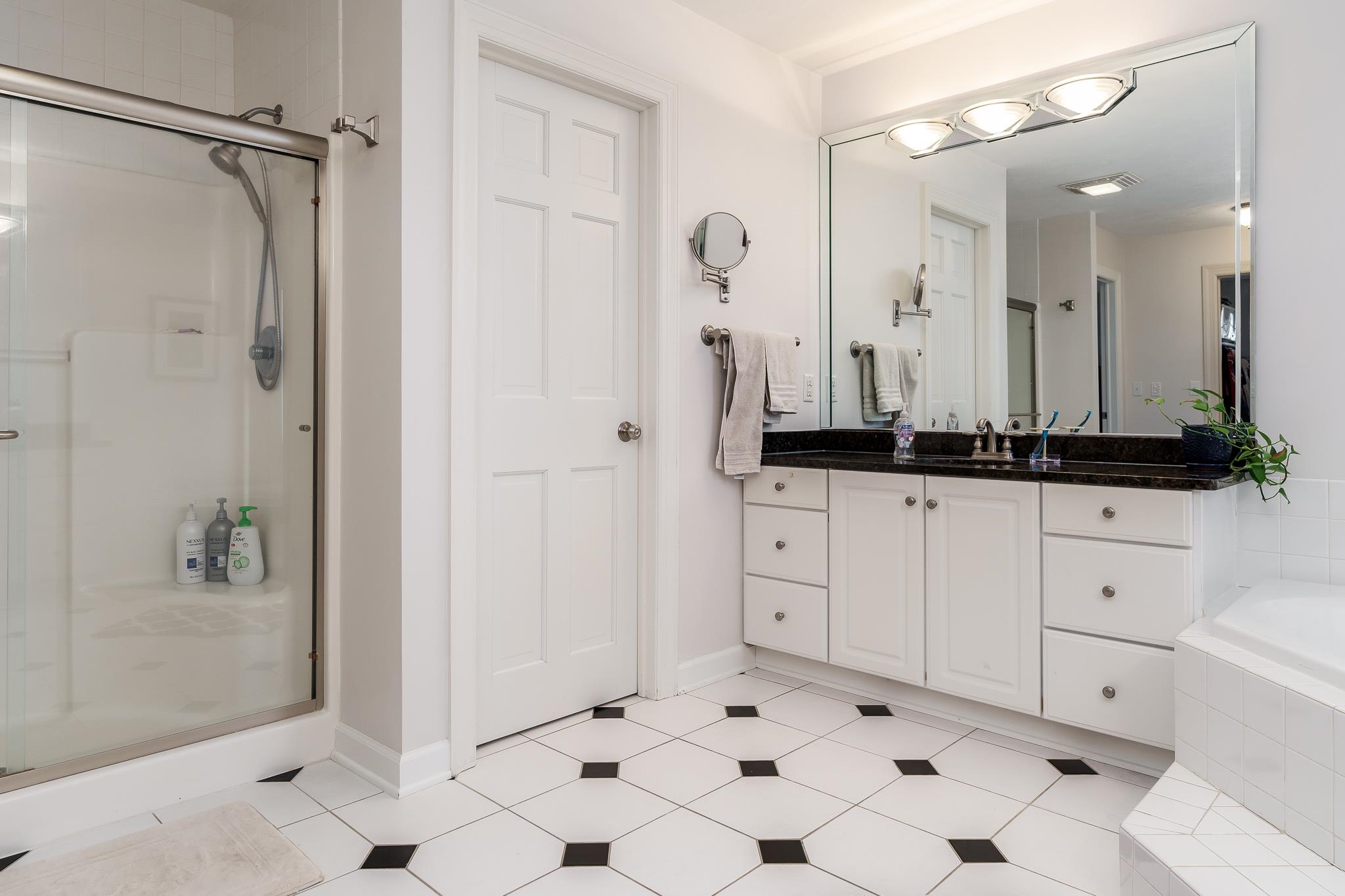 Belvidere, Illinois 61008, United States, 4 Bedrooms Bedrooms, ,4 BathroomsBathrooms,Residential,Pending,62337