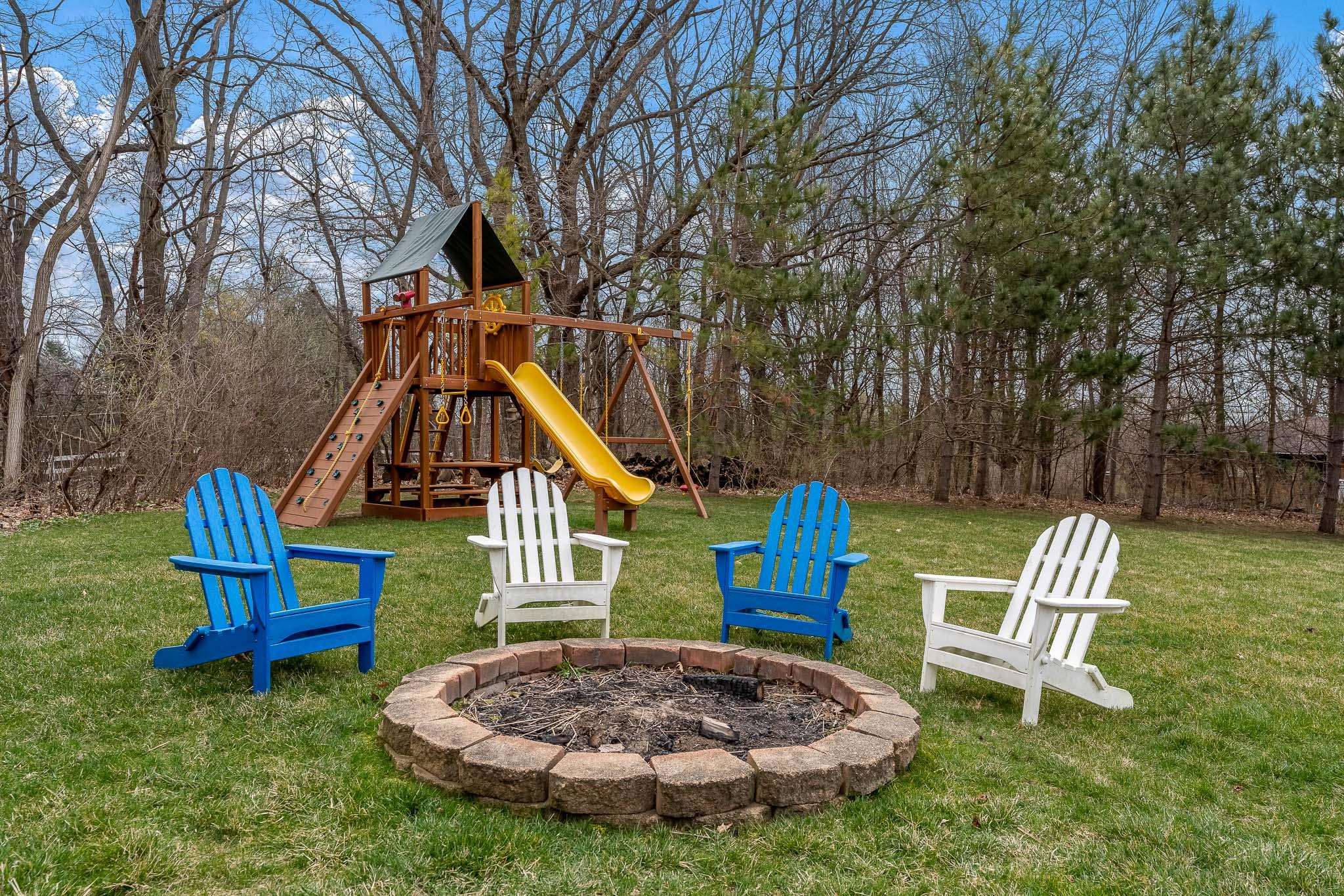 Belvidere, Illinois 61008, United States, 4 Bedrooms Bedrooms, ,4 BathroomsBathrooms,Residential,Pending,62337