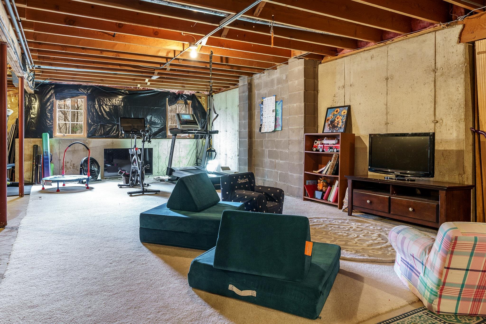 Belvidere, Illinois 61008, United States, 4 Bedrooms Bedrooms, ,4 BathroomsBathrooms,Residential,Pending,62337